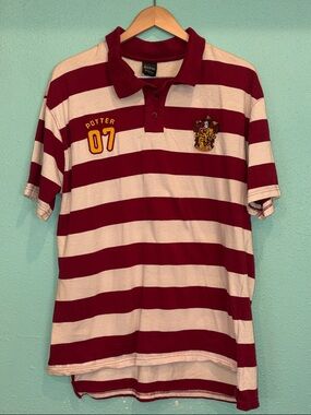 Harry Potter Quidditch Striped Polo with Gryffindor Crest. XL.